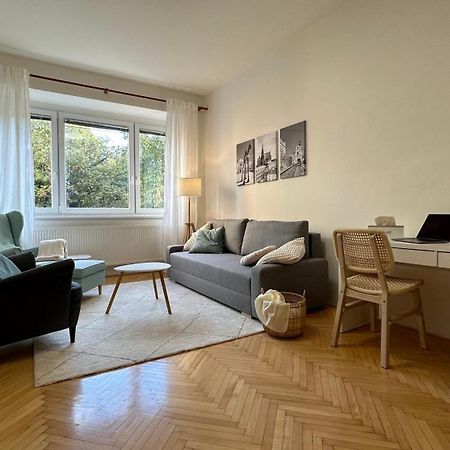Apartman S Balkonem U Parku & 15 Minut Do Centra Brno Ngoại thất bức ảnh