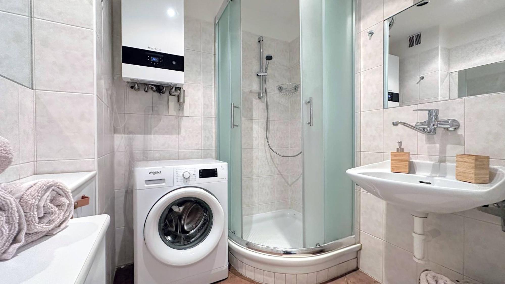 Apartman S Balkonem U Parku & 15 Minut Do Centra Brno Ngoại thất bức ảnh